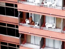 Una film per adulti in streaming mora perversa sta facendo un bagno eccitante
