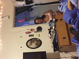 L'adolescente dai capelli lunghi Cleo Bardot mostra le sue incredibili abilità film porno gratis per adulti nel cavalcare il cazzo