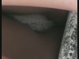 La ragazza abbronzata sta soddisfacendo il suo amante video per adulti hard
