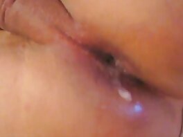 Matrigna tatuata che film gratis per adulti maneggia un cazzo carico