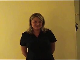 La ragazza dai video gratuiti per adulti capelli rossi restituisce un favore